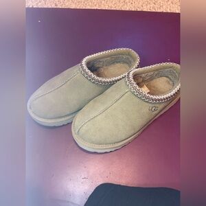 UGG Olive tasmans